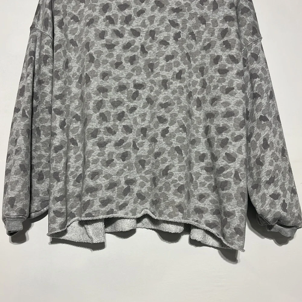 Aerie Grey Leopard Print Raw Hem Oversized Pullover Sweater Size S